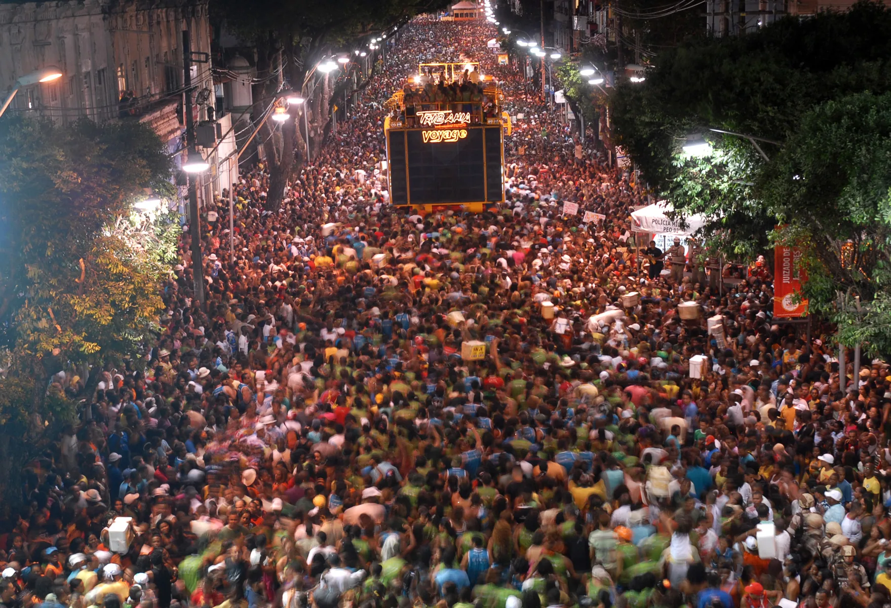 Carnaval no Circuito Osmar em Salvador em imagem de contexto